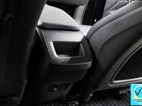 Used 2018 Volvo XC90 T5 Momentum w/ Convenience Package image 25