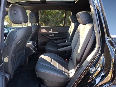 Certified 2025 Mercedes-Benz GLS 450 4MATIC image 10