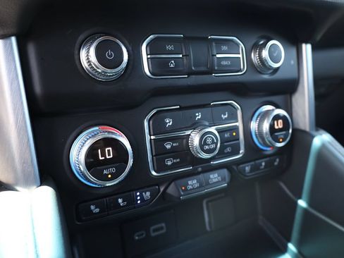 Used 2021 GMC Yukon SLT w/ SLT Premium Package AWD/4WD image 16