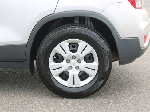 Used 2017 Chevrolet Trax LS FWD image 17