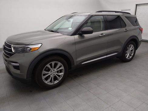 Used 2020 Ford Explorer XLT w/ Equipment Group 202A image 2