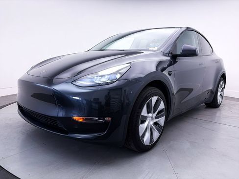Used 2024 Tesla Model Y Long Range AWD/4WD image 12