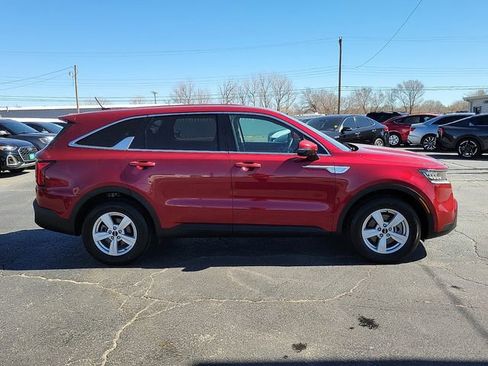Used 2023 Kia Sorento LX image 2