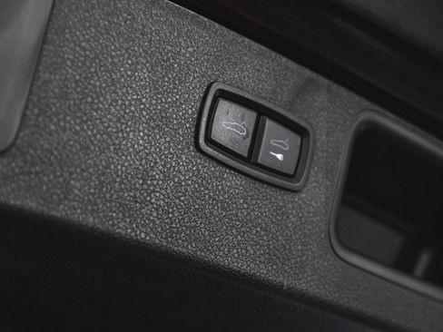 Used 2023 Porsche Macan image 41