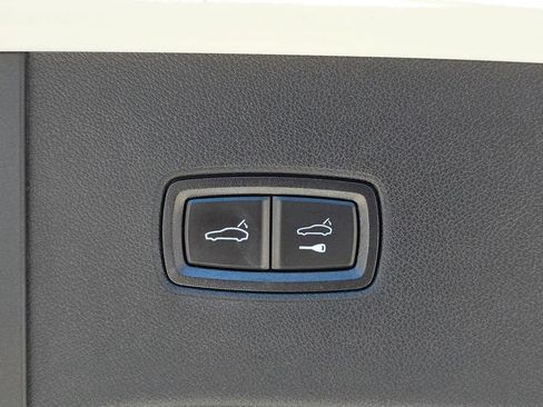 Used 2024 Porsche Cayenne AWD/4WD image 16