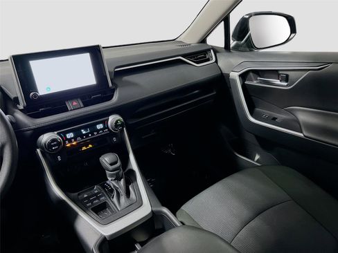 Used 2025 Toyota RAV4 XLE image 22