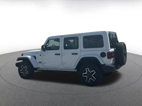 Used 2025 Jeep Wrangler Sahara image 10
