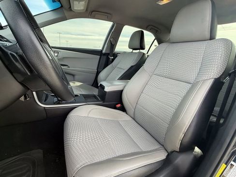 Used 2015 Toyota Camry SE image 24