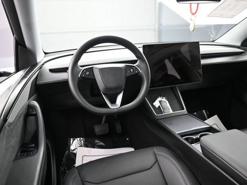 Used 2026 Tesla Model Y Long Range AWD/4WD image 23