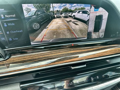 Used 2023 Cadillac Escalade Premium Luxury image 29