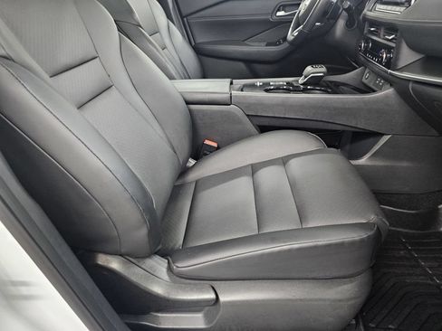 Used 2024 Nissan Rogue SV w/ SV Premium Package FWD image 23