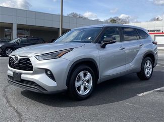 Used 2024 Toyota Highlander LE video 3