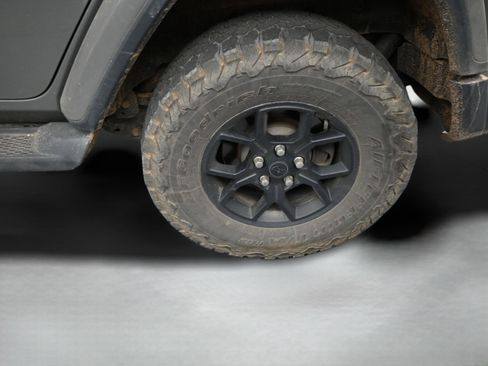 Used 2020 Jeep Wrangler Unlimited Sahara AWD/4WD image 36