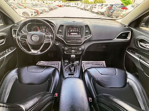 Used 2019 Jeep Cherokee Latitude Plus w/ Comfort/Convenience Group AWD/4WD image 15