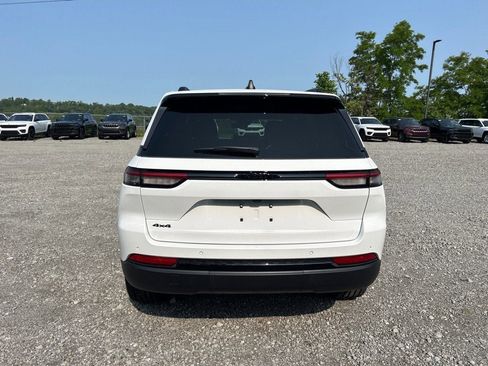 New 2025 Jeep Grand Cherokee Altitude image 4