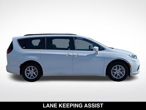 Used 2022 Chrysler Pacifica Touring-L FWD image 9