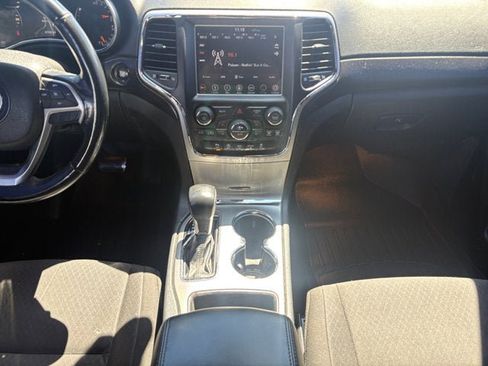 Used 2018 Jeep Grand Cherokee Laredo AWD/4WD image 11