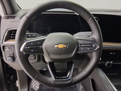 Used 2025 Chevrolet Suburban High Country AWD/4WD image 15
