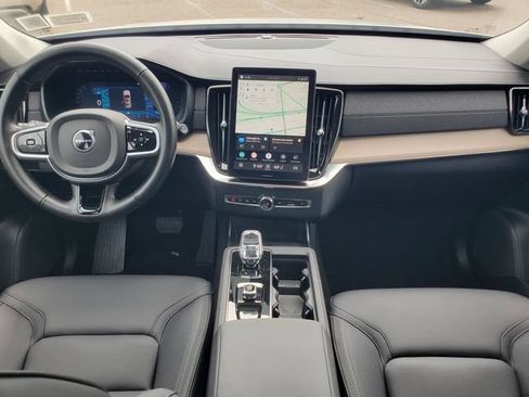 Certified 2025 Volvo XC90 B5 Plus AWD/4WD image 28