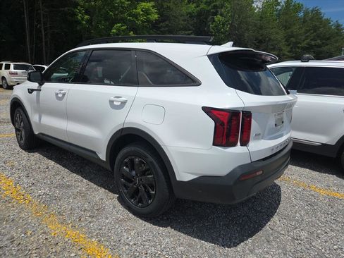 Used 2022 Kia Sorento S w/ Panoramic Sunroof Package AWD/4WD image 6