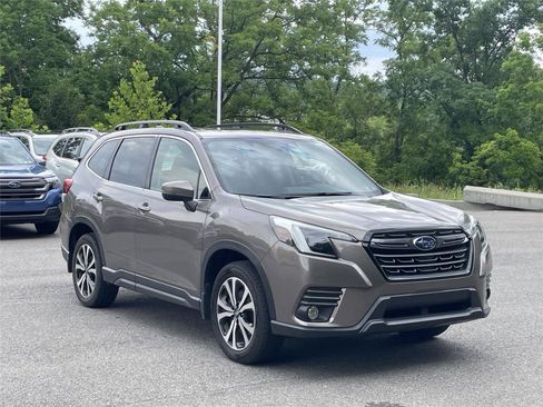 Used 2023 Subaru Forester Limited AWD/4WD image 7