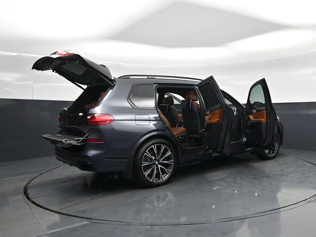 Used 2020 BMW X7 M50i w/ Dynamic Handling Package AWD/4WD image 5