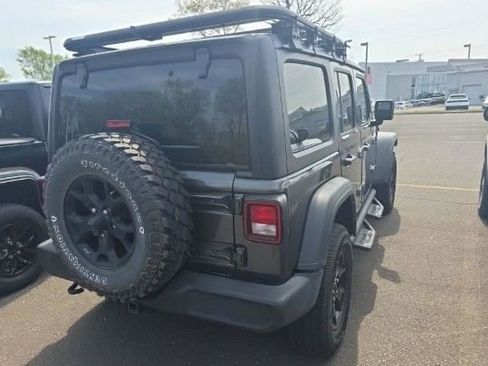 Used 2023 Jeep Wrangler Willys AWD/4WD image 3