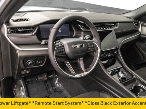 Used 2024 Jeep Grand Cherokee L Laredo image 5