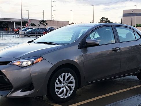 Used 2018 Toyota Corolla LE FWD image 1
