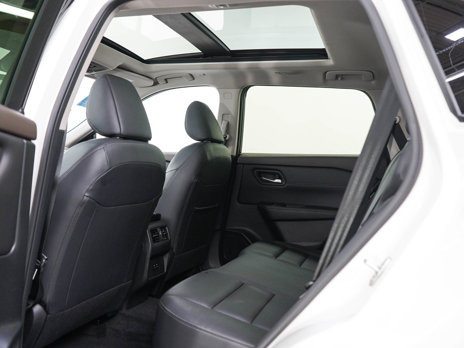 Used 2023 Nissan Rogue SL AWD/4WD image 18