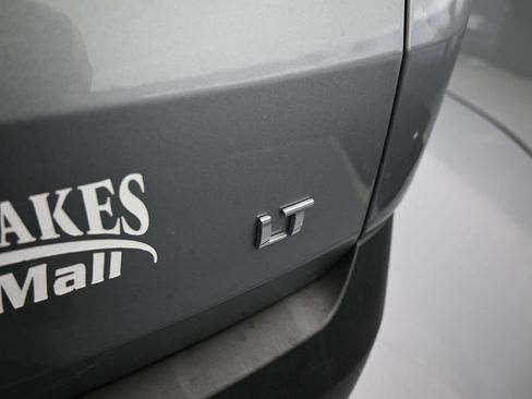 Used 2023 Chevrolet Traverse LT FWD image 41