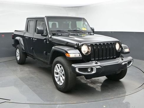 Used 2023 Jeep Gladiator Sport AWD/4WD image 2