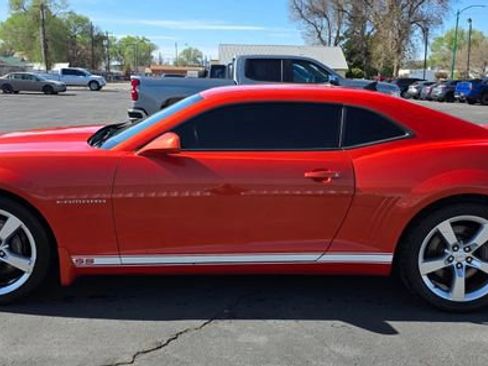 Used 2010 Chevrolet Camaro SS RWD image 4