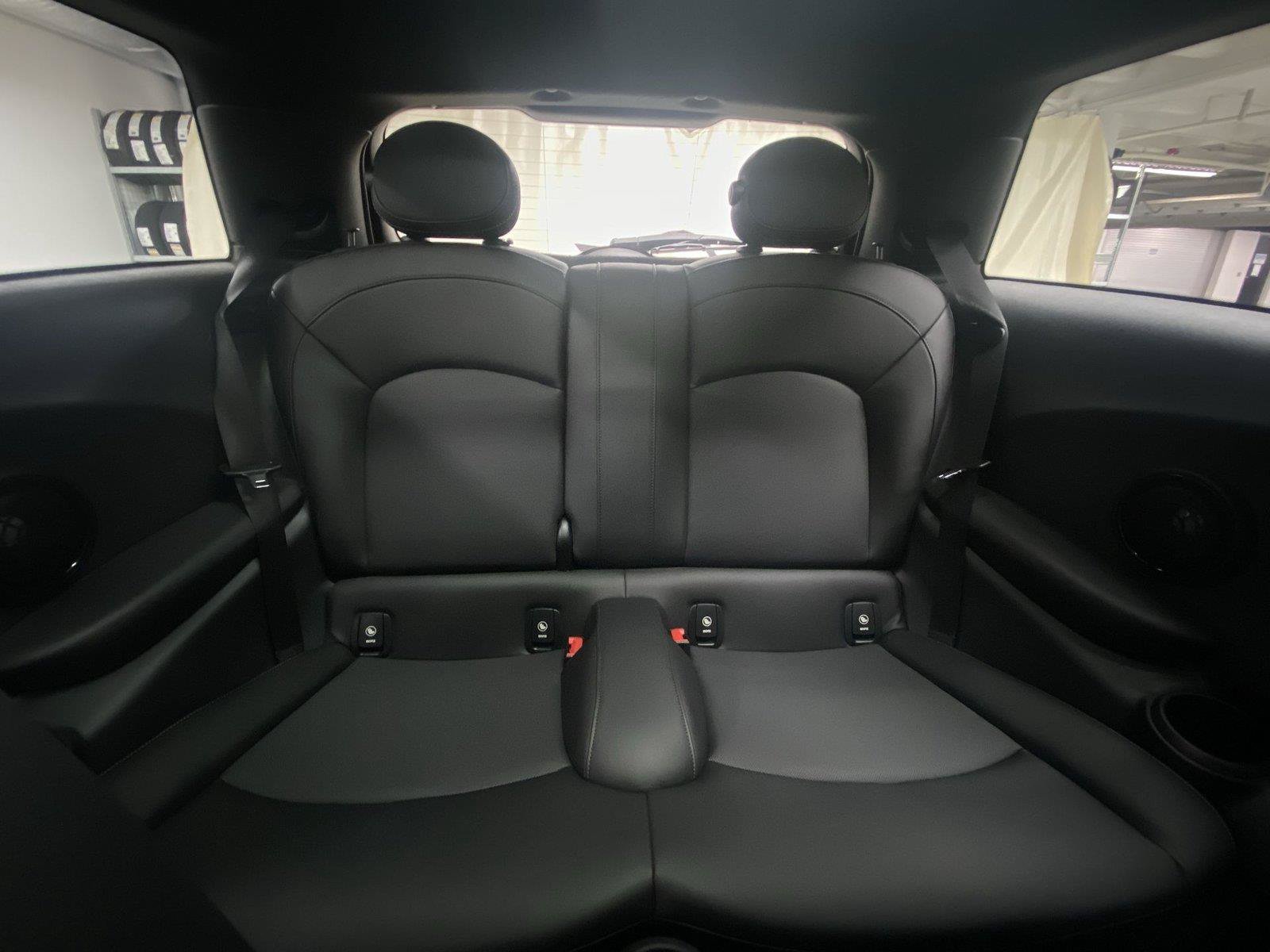 Used 2021 MINI Cooper 2-Door Hardtop w/ 6.5" Touchscreen Package FWD image 29