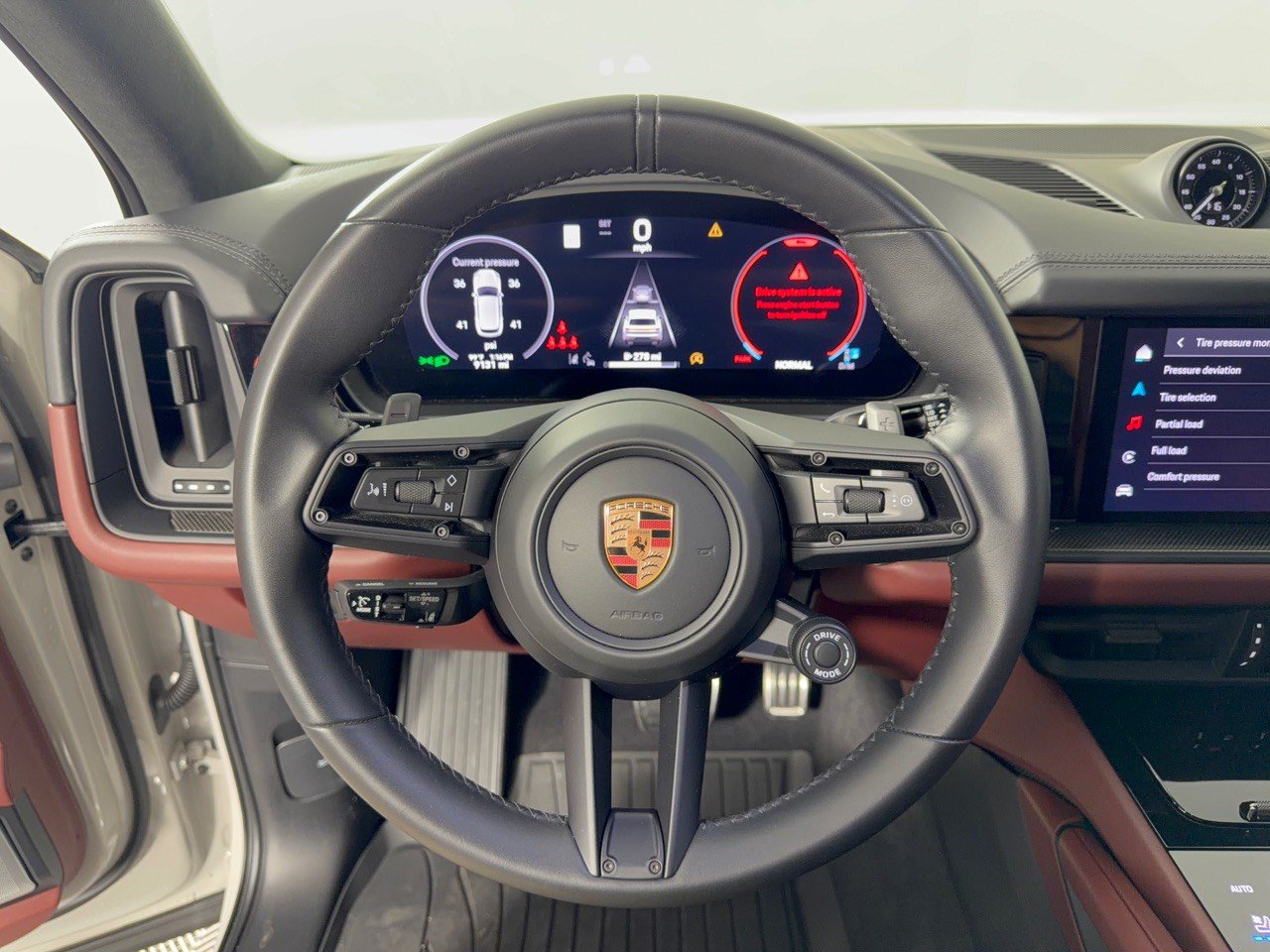 Certified 2025 Porsche Cayenne GTS AWD/4WD image 10
