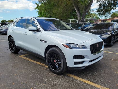 Used 2018 Jaguar F-PACE Prestige image 3