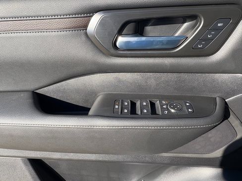 New 2026 Nissan Armada SL w/ Captain's Chari Seat Package image 16