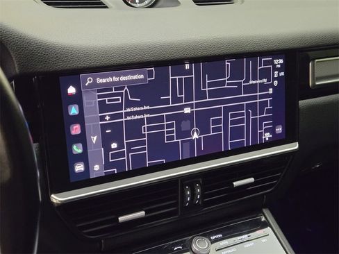 Used 2022 Porsche Cayenne Platinum Edition image 37