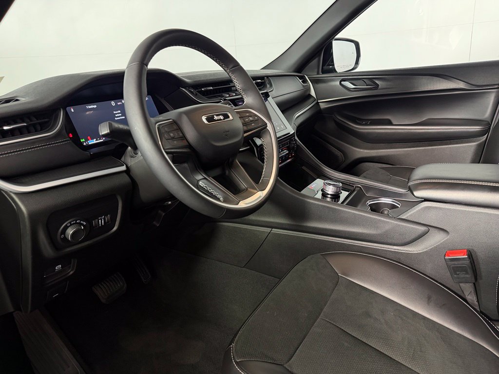Certified 2025 Jeep Grand Cherokee L Laredo RWD image 16