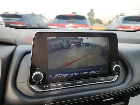 Used 2023 Nissan Rogue SV image 18