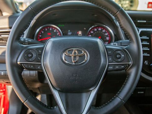 Used 2018 Toyota Camry XSE image 17