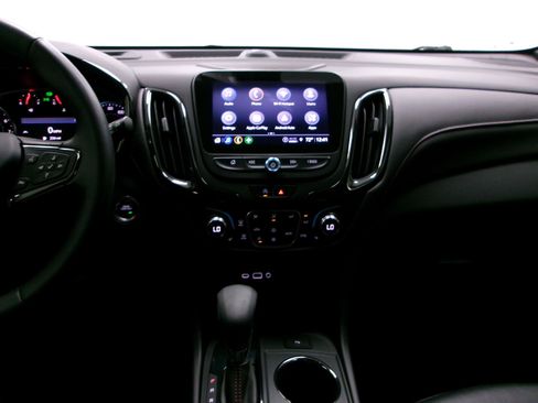 Used 2023 Chevrolet Equinox RS w/ RS Leather Package FWD image 11