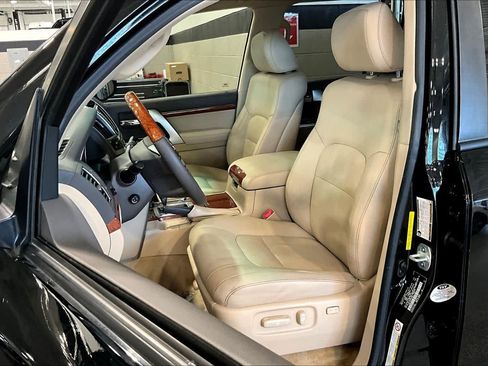 Used 2015 Toyota Land Cruiser image 8