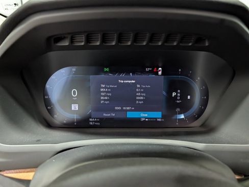 Used 2025 Volvo XC90 B6 Plus image 18