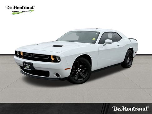 Used 2023 Dodge Challenger SXT image 1