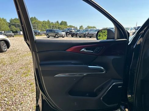 Certified 2026 Chevrolet Traverse RS w/ LPO, Floor Liner Package AWD/4WD image 25