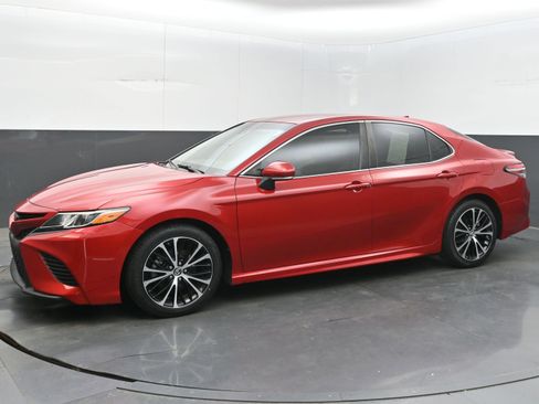 Used 2019 Toyota Camry SE w/ Convenience Package FWD image 4