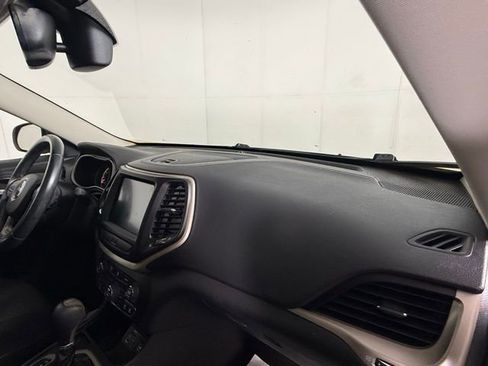 Used 2015 Jeep Cherokee Latitude w/ Comfort/Convenience Group image 30