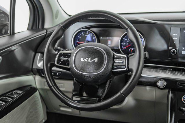 Used 2023 Kia Carnival LX FWD image 12