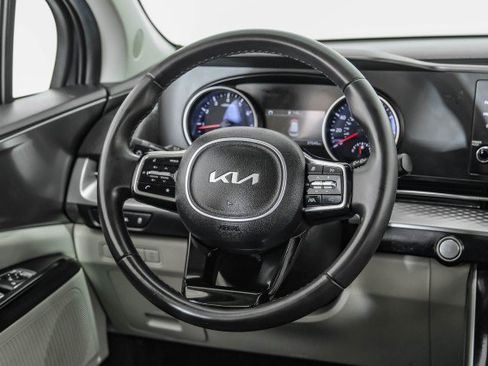 Used 2023 Kia Carnival LX FWD image 12